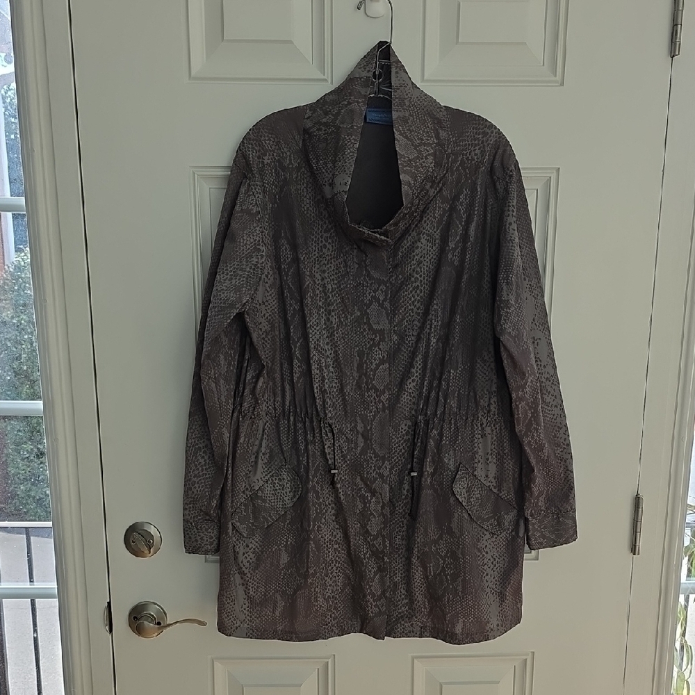 Simply Vera Vera Wang Snake Print Trench Coat - Gray. Size XL
